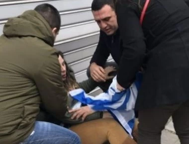 Β. Κικίλιας: Βοήθησε κοπέλα με αναπνευστικά προβλήματα μετά τη ρίψη χημικών στο συλλαλητήριο (φωτο)